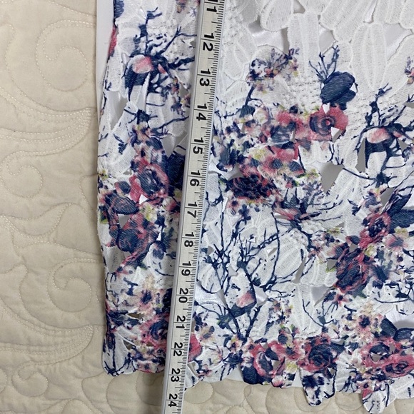 Peter Nygard White and Purple Floral Lace Blouse Set - Picture 7 of 15